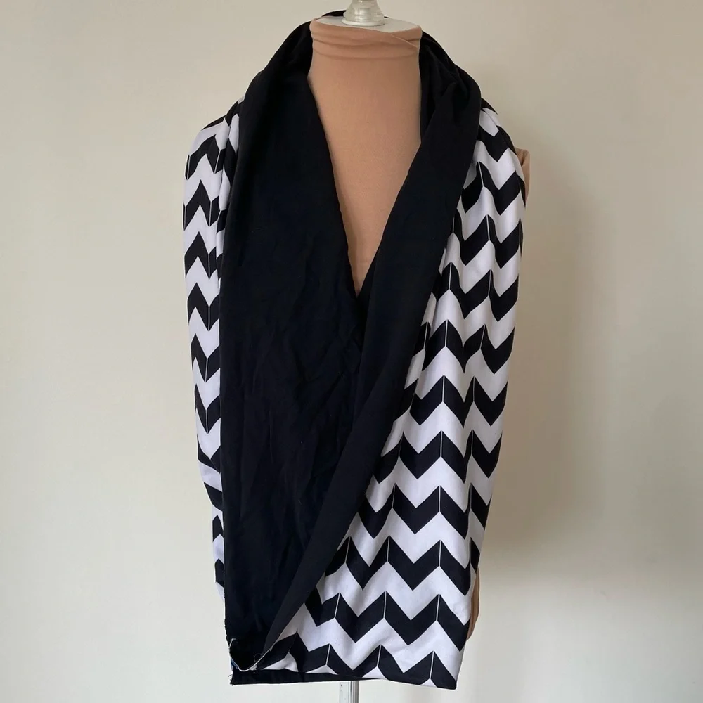 Lululemon Vinyasa Scarf Luon Light Arrow Chevron White Black Snap Button EUC OS